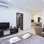 Very Modern And Cozy Ac * Boedapest